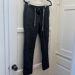 Vuori women’s rip stop pant. Size small. Gray